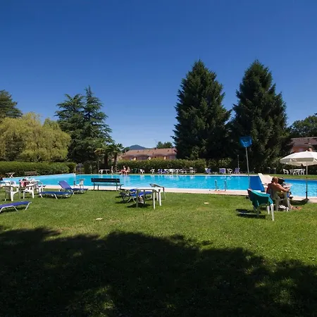 Sleeps 5 Pool *